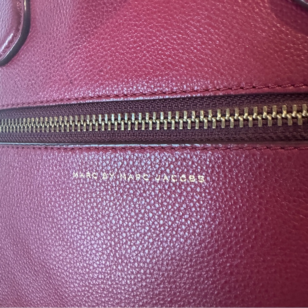 Marc by Marc Jacobs Pearl Red Leather Two-Way Bag with Crossbody Strap - Picture 5 of 14